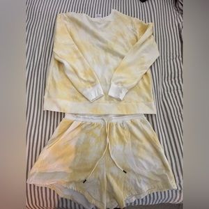 Target Stars Above Comfy Set Spring Yellow Sweatshirt Shorts